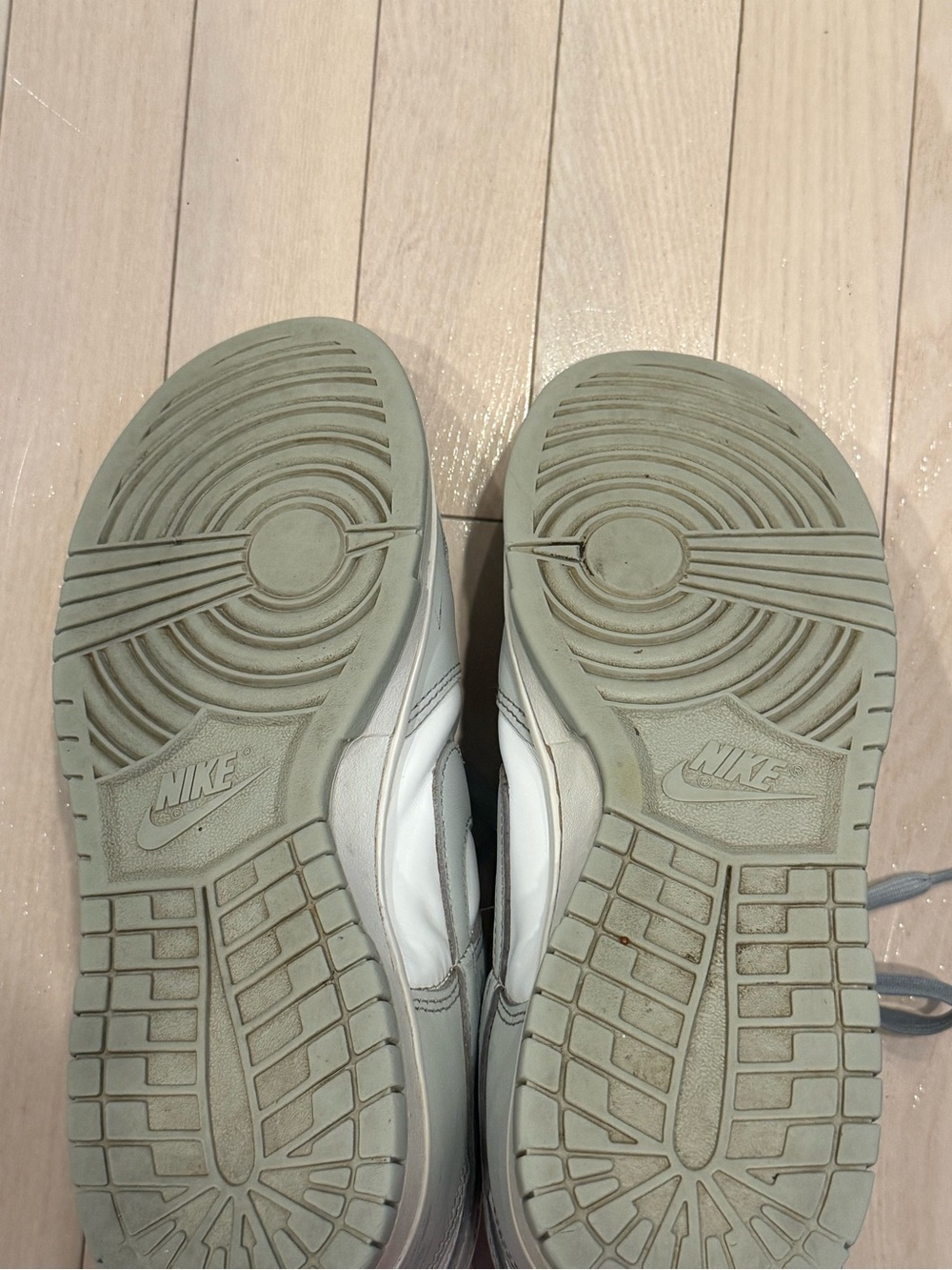Men's Low-Top Nike Dunks - Picture 5 of 5
